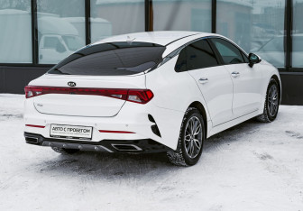 Подержанный автомобиль Kia K5 2021 года (5 фото)