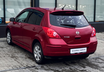 Подержанный автомобиль Nissan Tiida Hatchback 2012 года (3 фото)