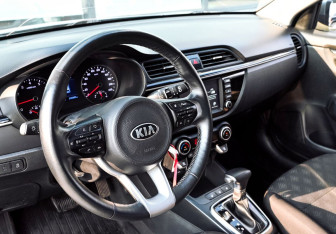 Подержанный автомобиль Kia Rio Hatchback 2020 года (15 фото)