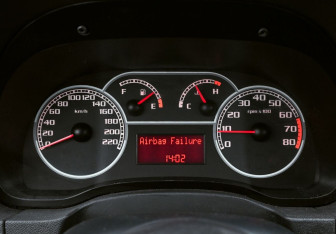 Подержанный автомобиль Fiat Albea 2011 года (15 фото)