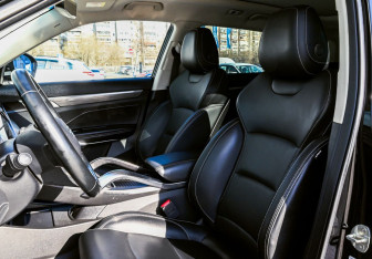 Подержанный автомобиль Geely Atlas Pro 2023 года (16 фото)