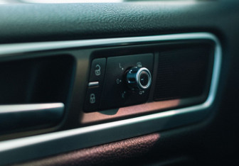 Подержанный автомобиль Volkswagen Touareg 2011 года (15 фото)