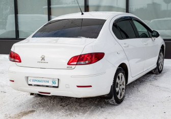 Подержанный автомобиль Peugeot 408 2014 года (5 фото)