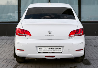 Подержанный автомобиль Peugeot 408 2013 года (4 фото)