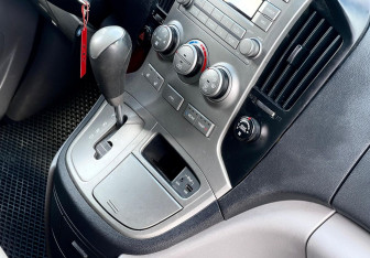 Подержанный автомобиль Hyundai Grand Starex 2012 года (12 фото)