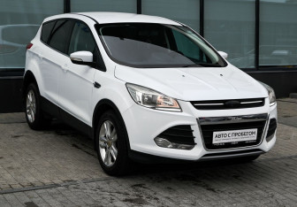 Подержанный автомобиль Ford Kuga 2014 года (7 фото)