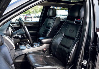 Подержанный автомобиль Jeep Grand Cherokee 2011 года (17 фото)