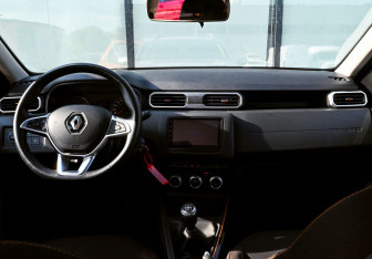 Подержанный автомобиль Renault Duster 2021 года (18 фото)