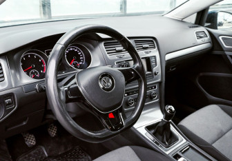 Подержанный автомобиль Volkswagen Golf Hatchback 2013 года (13 фото)