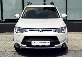 Подержанный автомобиль Mitsubishi Outlander 2014 года (8 фото)