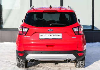 Подержанный автомобиль Ford Kuga 2017 года (4 фото)