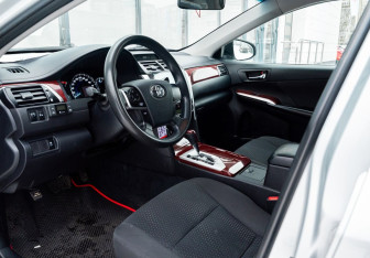 Подержанный автомобиль Toyota Camry Sedan 2013 года (10 фото)