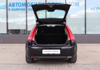 Подержанный автомобиль Citroen C4 Hatchback 2010 года (18 фото)
