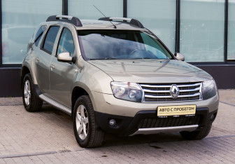 Подержанный автомобиль Renault Duster 2013 года (7 фото)