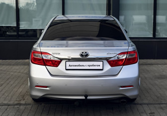Подержанный автомобиль Toyota Camry Sedan 2013 года (4 фото)