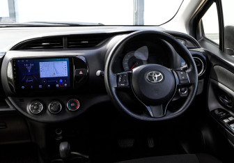 Подержанный автомобиль Toyota Vitz 2019 года (19 фото)