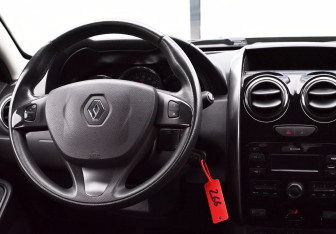 Подержанный автомобиль Renault Duster 2017 года (19 фото)