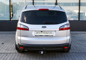 Подержанный автомобиль Ford S-MAX 2008 года (4 фото)