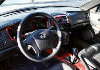 Подержанный автомобиль Hyundai Sonata 2004 года (14 фото)
