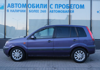 Подержанный автомобиль Ford Fusion 2006 года (2 фото)