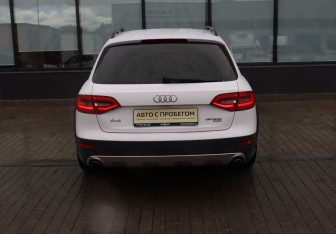 Подержанный автомобиль Audi A4 allroad 2013 года (4 фото)