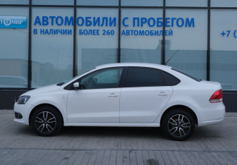 Подержанный автомобиль Volkswagen Polo Sedan 2013 года (2 фото)