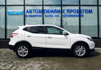 Подержанный автомобиль Nissan Qashqai 2017 года (6 фото)