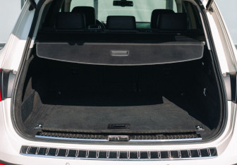 Подержанный автомобиль Volkswagen Touareg 2011 года (17 фото)