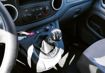 Подержанный автомобиль Peugeot Partner 2012 года (9 фото)