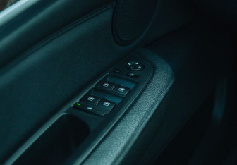 Подержанный автомобиль BMW X6 2013 года (13 фото)