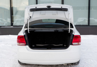 Подержанный автомобиль Volkswagen Polo Sedan 2014 года (18 фото)