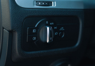 Подержанный автомобиль Volkswagen Touareg 2011 года (14 фото)