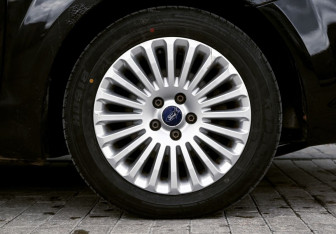 Подержанный автомобиль Ford Focus Hatchback 2009 года (17 фото)