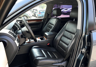 Подержанный автомобиль Volkswagen Touareg 2007 года (14 фото)