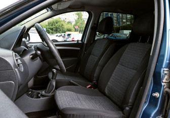Подержанный автомобиль Renault Duster 2014 года (14 фото)