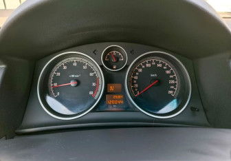 Подержанный автомобиль Opel Astra Hatchback 2008 года (17 фото)