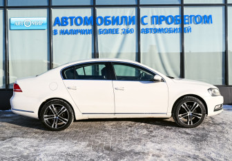 Подержанный автомобиль Volkswagen Passat Sedan 2012 года (6 фото)