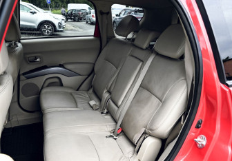 Подержанный автомобиль Mitsubishi Outlander 2007 года (16 фото)