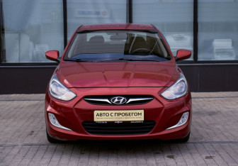 Подержанный автомобиль Hyundai Solaris Sedan 2011 года (8 фото)
