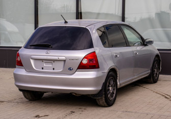 Подержанный автомобиль Honda Civic Hatchback 2001 года (5 фото)