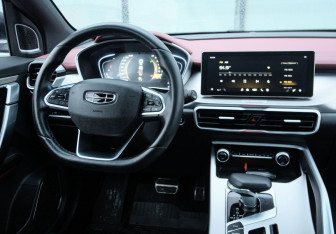 Подержанный автомобиль Geely Coolray 2022 года (10 фото)