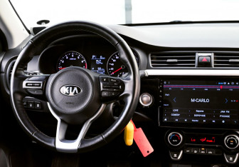 Подержанный автомобиль Kia Rio Hatchback 2019 года (19 фото)