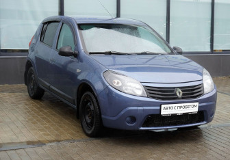 Подержанный автомобиль Renault Sandero 2011 года (7 фото)