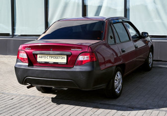 Подержанный автомобиль Daewoo Nexia Sedan 2010 года (5 фото)