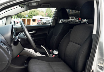 Подержанный автомобиль Toyota Auris Hatchback 2008 года (15 фото)