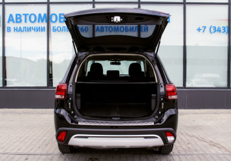 Подержанный автомобиль Mitsubishi Outlander 2021 года (19 фото)