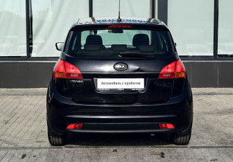 Подержанный автомобиль Kia Venga 2012 года (4 фото)