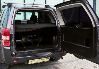 Подержанный автомобиль Suzuki Grand Vitara 2013 года (20 фото)