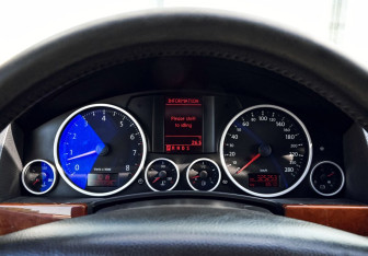 Подержанный автомобиль Volkswagen Touareg 2007 года (9 фото)
