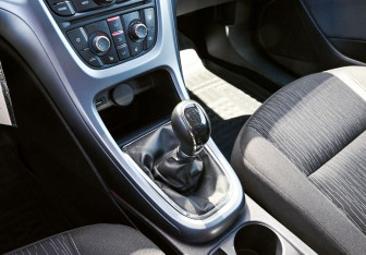 Подержанный автомобиль Opel Astra Hatchback 2013 года (10 фото)